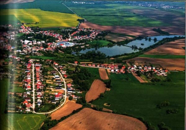 J. Chovan, B. Schwarzbacher, R. Kolenčíková: NITRA A OKOLIE Z NEBA