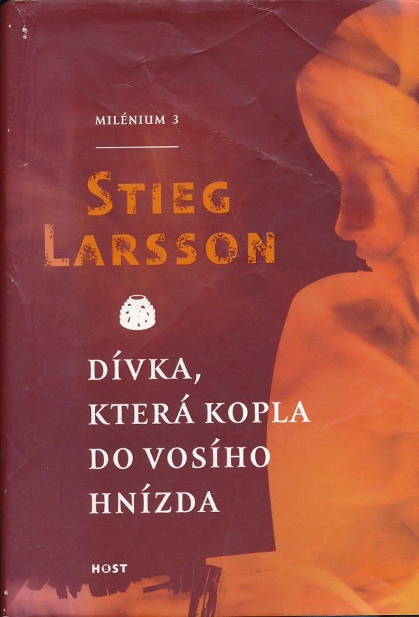 Stieg Larsson: DÍVKA, KTERÁ SI HRÁLA S OHNĚM